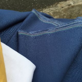 Vải linen ướt màu lông công.