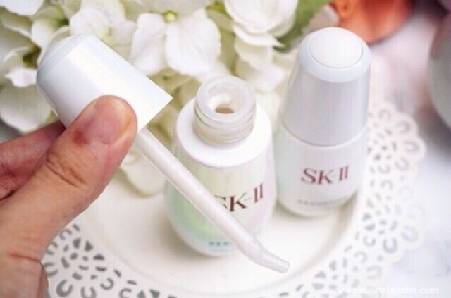 Tinh chất làm trắng da SK-II Genoptics Aura Esence