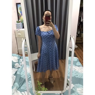 váy cổ vuông chấm bi