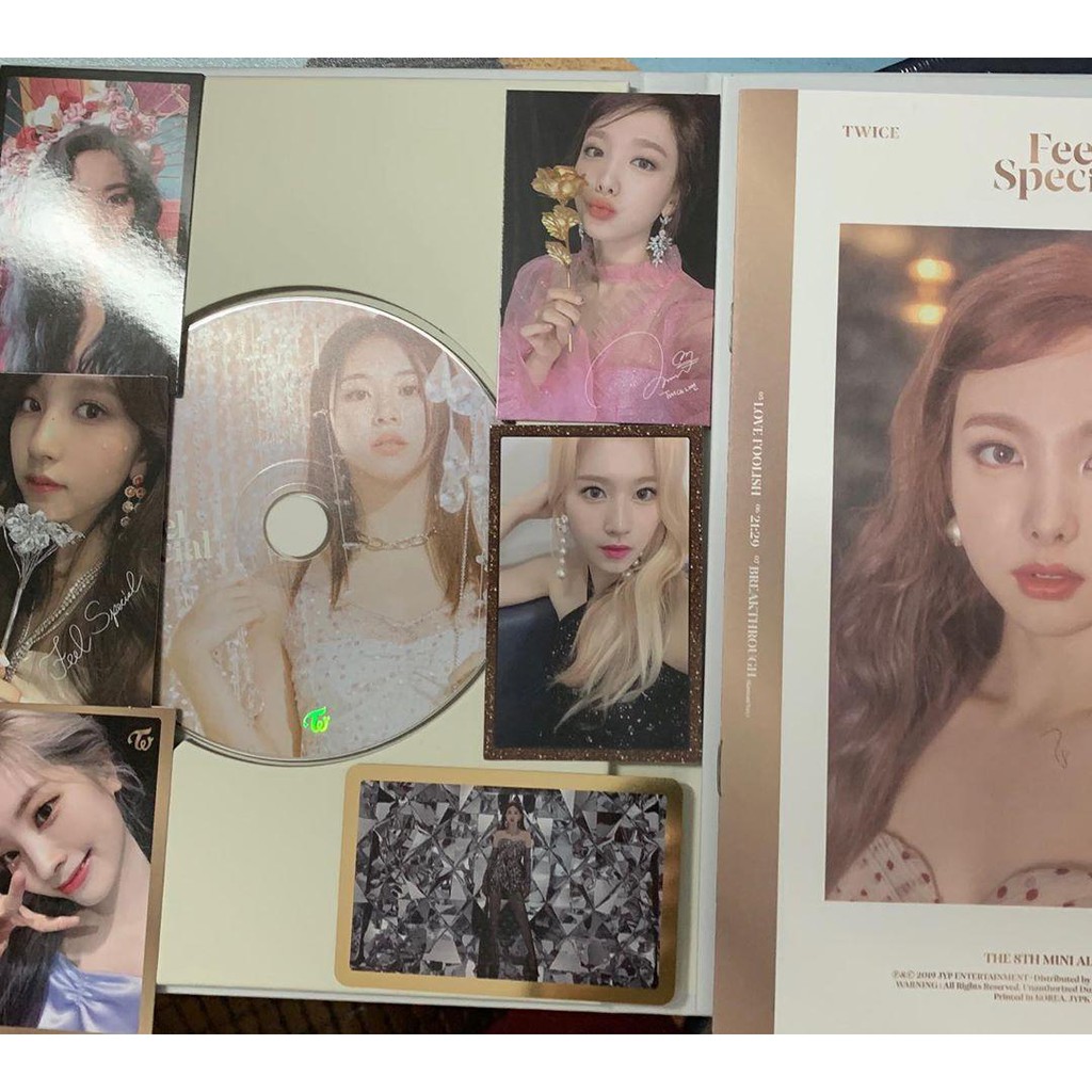 Album TWICE Feel Special