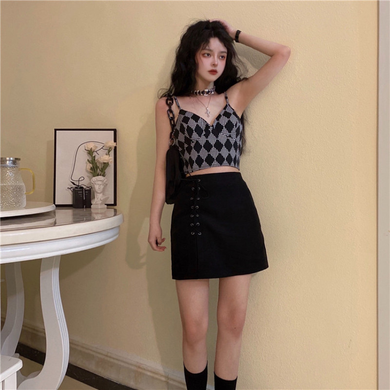 Áo croptop sát nách lưng cao thiết kế hợp thời trang