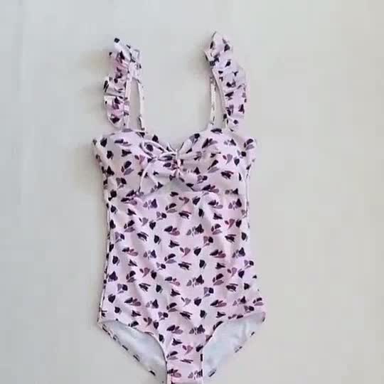 Bikini 1 mảnh họa tiết hoa nhí bèo vai style Hàn Quốc (có video) | BigBuy360 - bigbuy360.vn