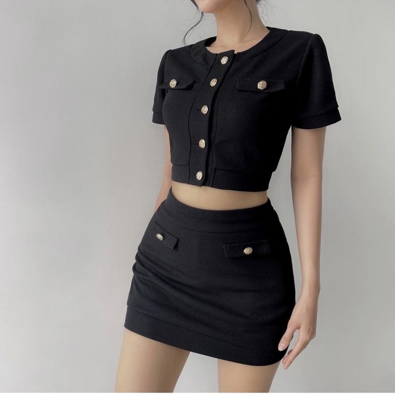 Set Áo Croptop Và Chân Váy Năng Động Trẻ Trung