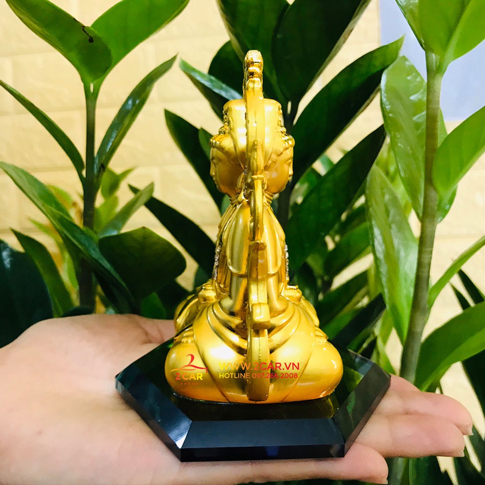 Tượng Quan Thế Âm đế kính đặt xe hơi