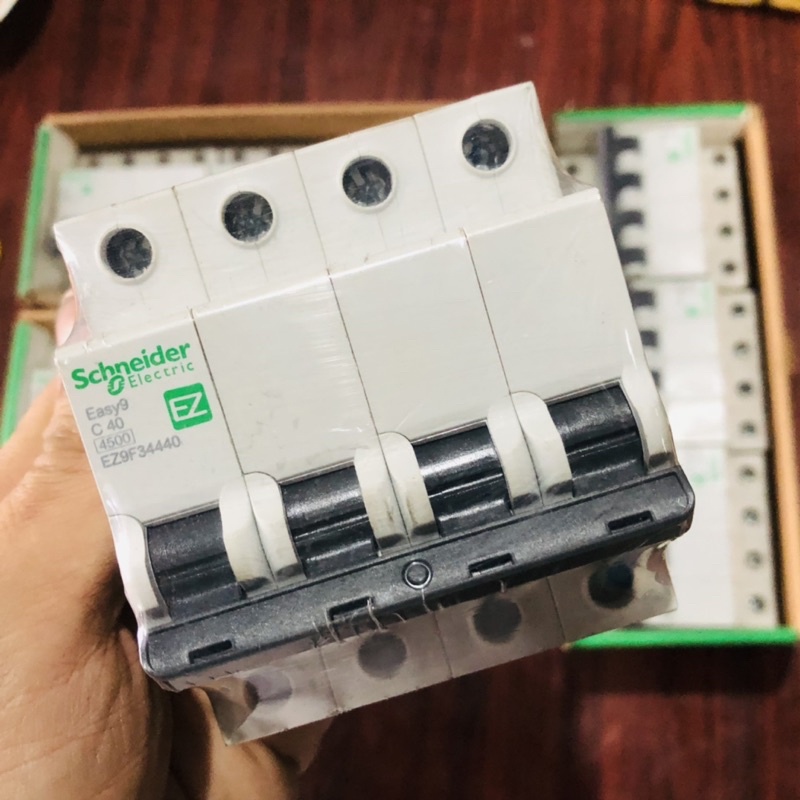 MCB CB 4P 40A Schneider Chính Hãng - Ấn Độ
