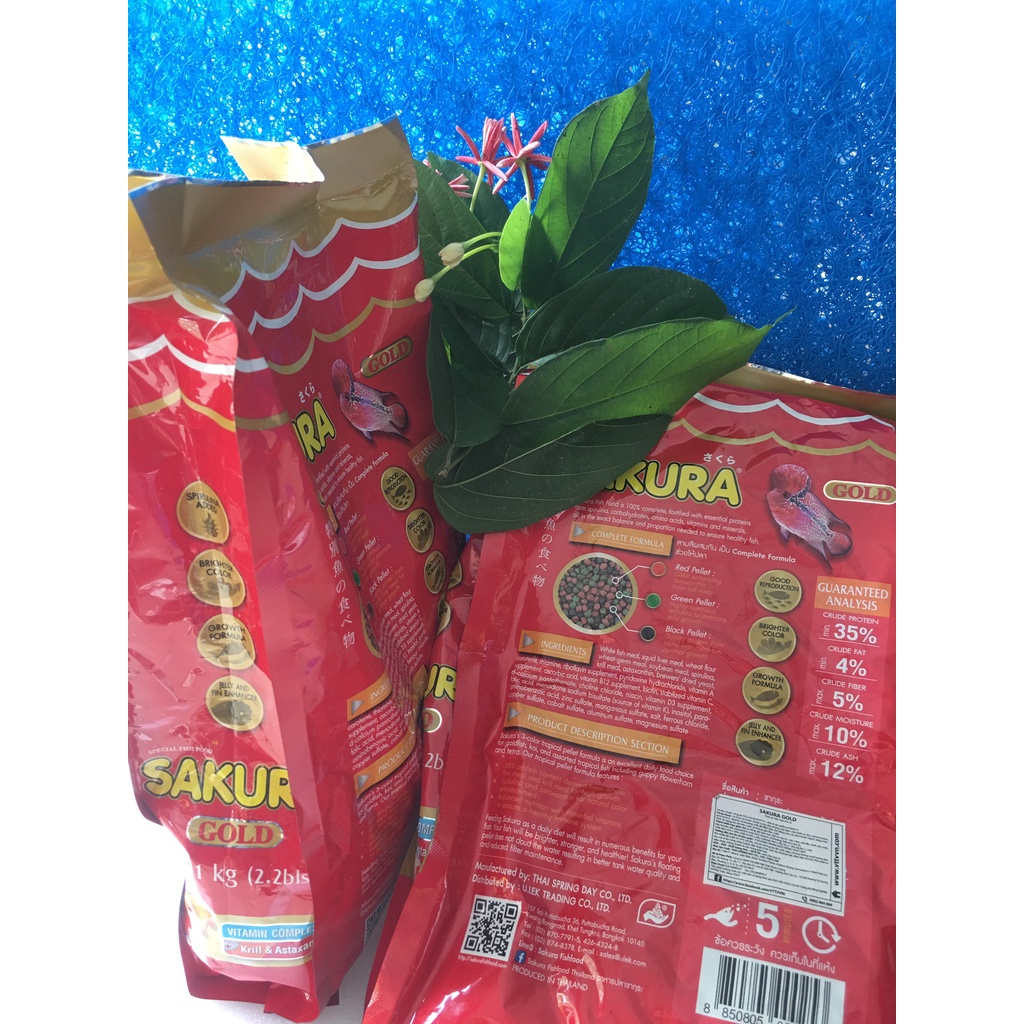 Cám cá KOI SAKURA  túi 1kg nhập THÁI LAN 35% đạm.Hạt size S và M.