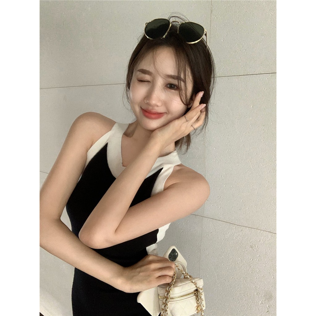 Đầm dệt kim không tay xẻ tà bên hông phong cách Pháp