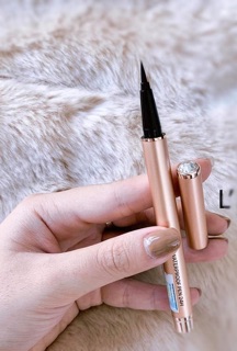 Bút dạ kẻ eyeliner Vacosi