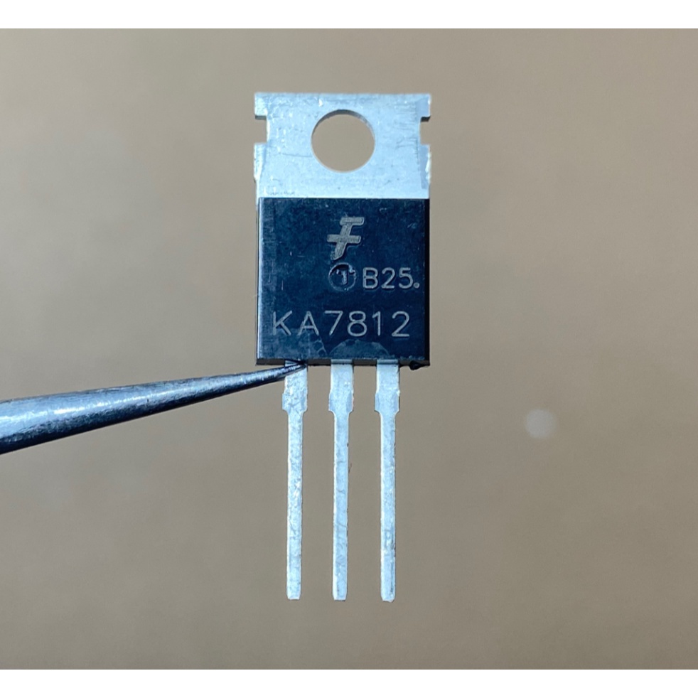 KA7812 IC ổn áp.