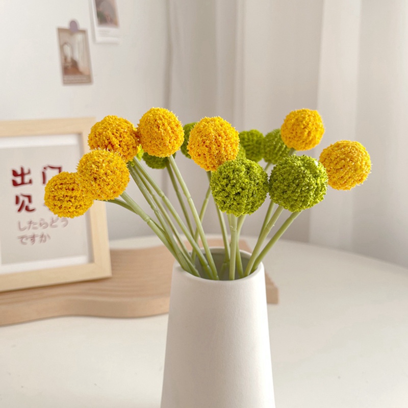 Hoa giả hình cầu màu vàng dùng trang trí nhà cửa