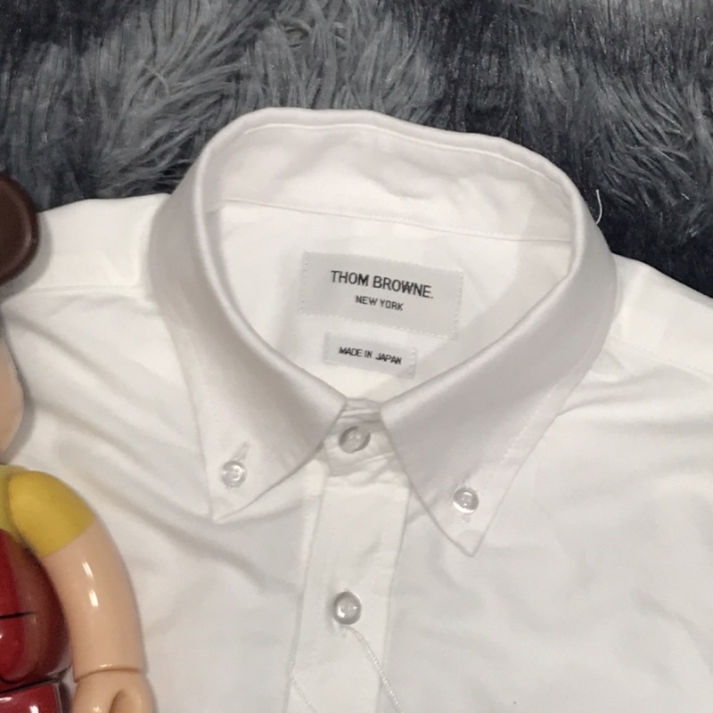 Áo sơ mi Thom browne trắng viền 4 sọc tím