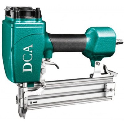 Súng bắn đinh DCA AT50DC, thao tác nhanh, chính xác.