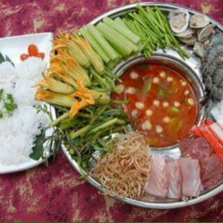 Nồi lẩu có vành( lẩu nón)