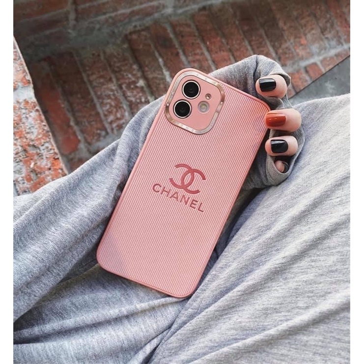 ỐP LƯNG IPHONE- ỐP ĐIỆN THOẠI VIỀN VUÔNG CH A NE L LOẠI 1 VIỀN CAMERA VÀNG