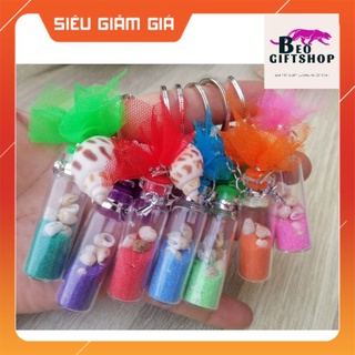Móc khóa chai thủy tinh đựng ốc và cát màu size 1.5*6 cm