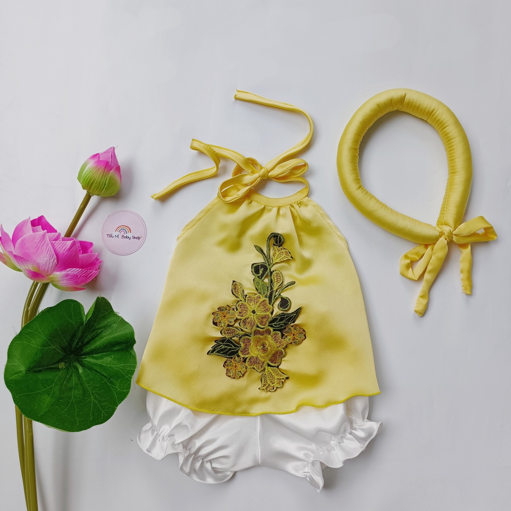 Yếm Đào Hoa Sen, Yếm Cô Tấm Cho Bé Gái, Bé Sơ Sinh ( Có Mấn). Yếm Lụa Hoa Thêu Mềm Mại- Màu Vàng