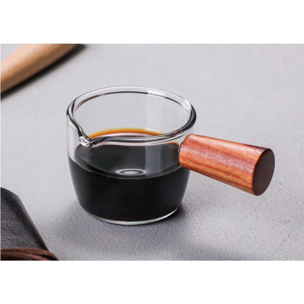Cốc đong cafe thủy tinh cán gỗ 3C ROASTERY