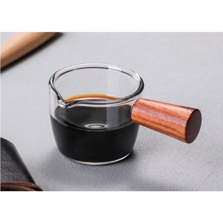 Cốc đong cafe thủy tinh cán gỗ 3c roastery