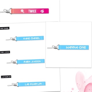 Strap Wanna One, Park Ji Hoon, Kang Daniel, Lai Kuan Lin màu xanh dương, Twice hồng