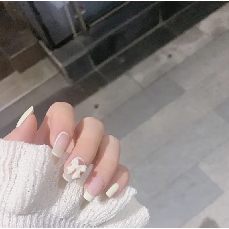 Nail box trắng nơ xinh