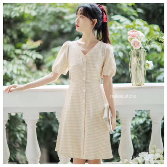 Váy kẻ cổ V khuy