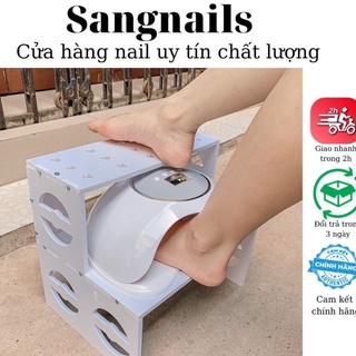Kệ kê chân nails hello kitty 2 tầng tiện lợi , mẫu kệ không có hộc chắc chắn cứng cáp.