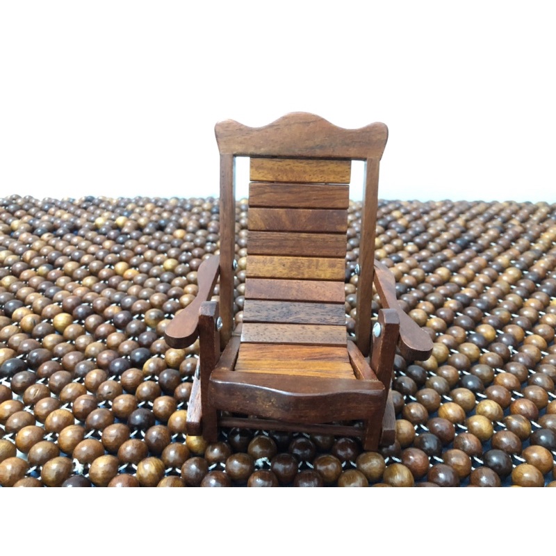 Giá đặt điện thoại thông minh hình chiếc ghế gỗ hương decor tinh tế phong cách và cá tính