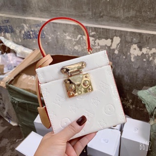Cốp vuông Lờ Vê