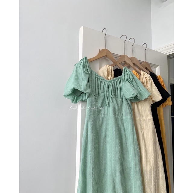 Đầm ren tay bồng