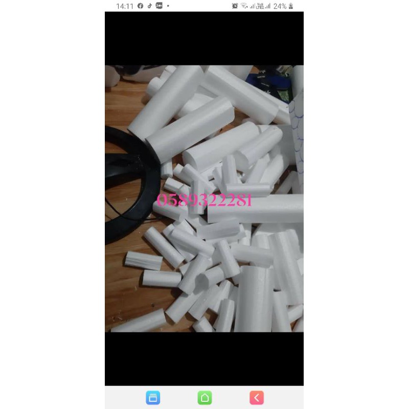 Cốt xốp cứng cắm và bó hoa