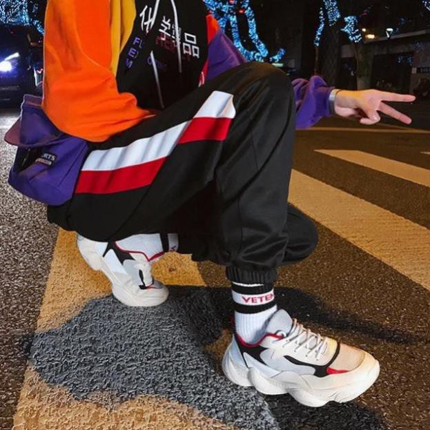 Quần jogger nỉ unisex Đen Chữ Dưới nam nữ phong cách thời trang kmg