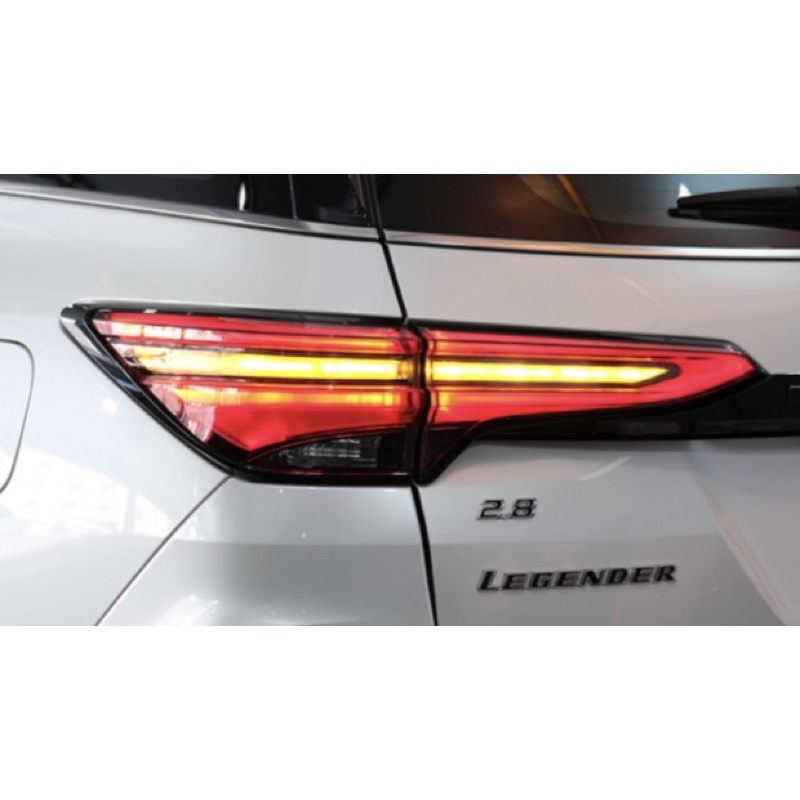 Đèn led hậu Xe Toyota Fortuner mẫu Lagender  Lắp đời 2016 đến 2021 Hàng Cắm giắc