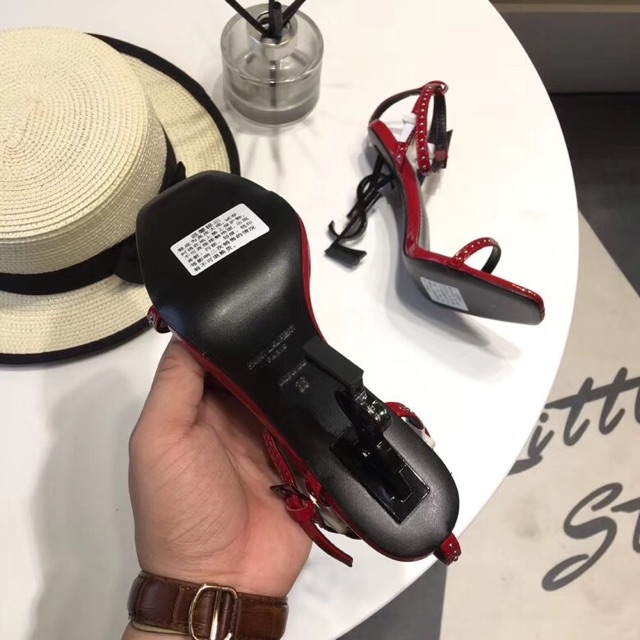 Sandal cao gót dây đinh mảnh cực sang-sẵn màu đỏ size 34