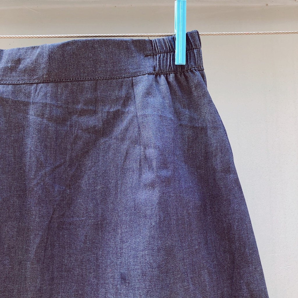 Chân váy chữ A ngắn màu xanh nhạt | BigBuy360 - bigbuy360.vn