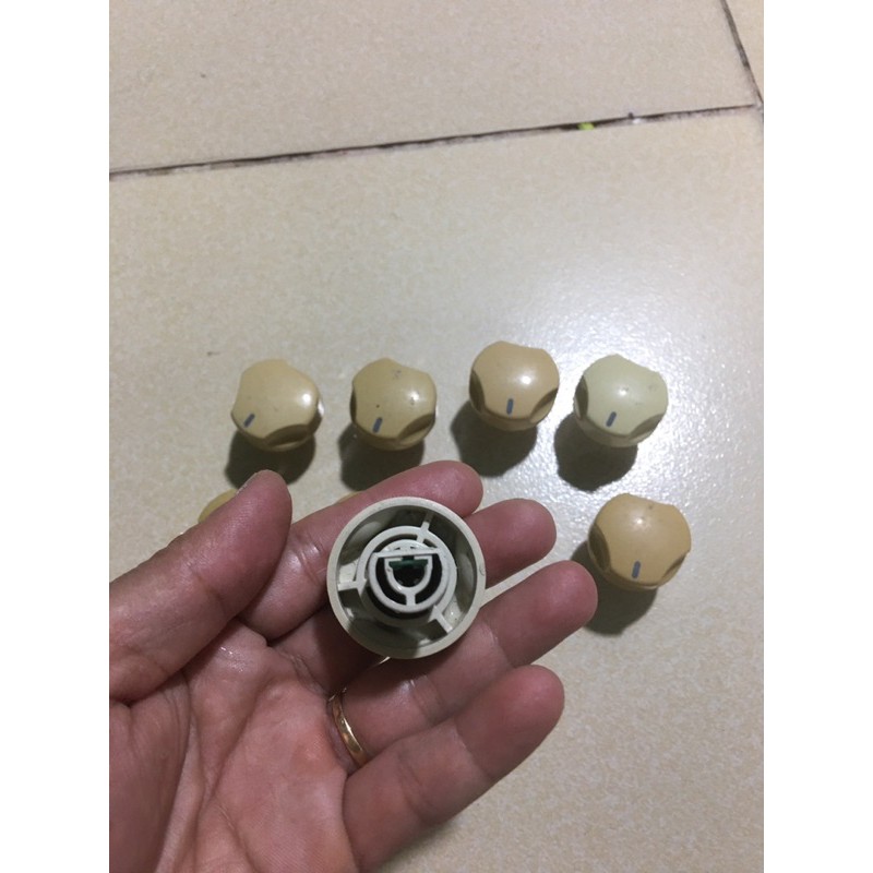 Núm chỉnh máy nước nóng national