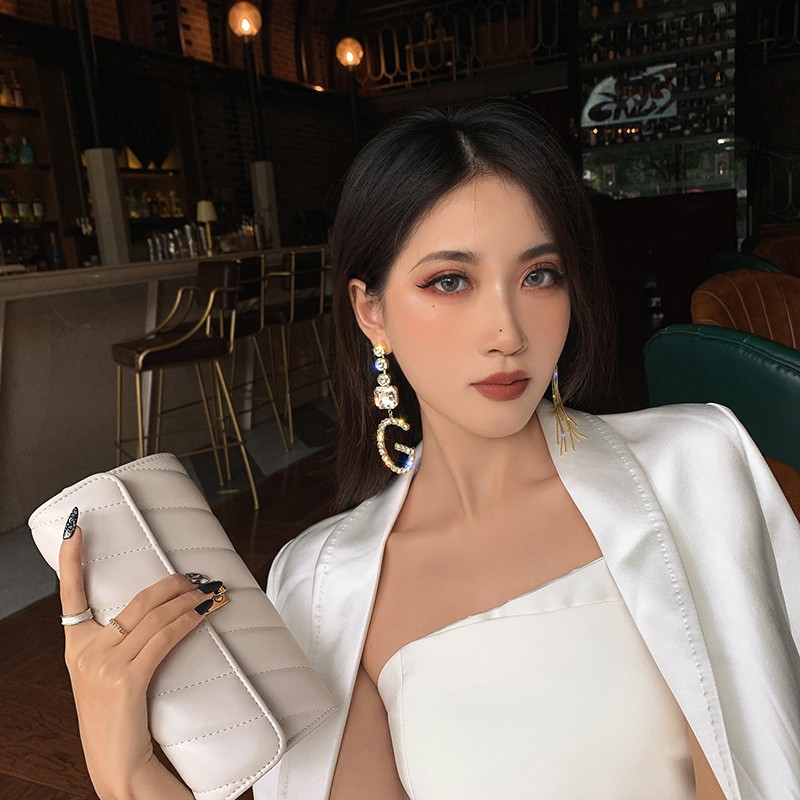 Bông tai mạ vàng thiết kế bất đối xứng đính pha lê hình chữ G_M1099