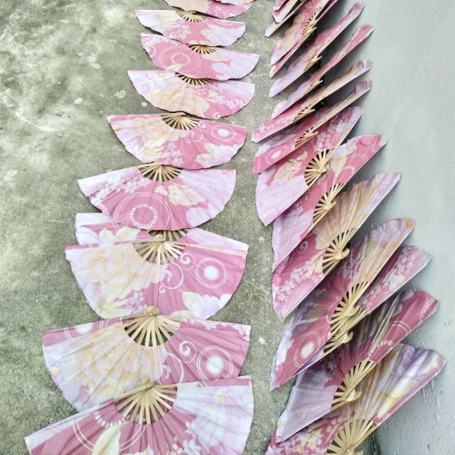 Quạt giấy cầm tay