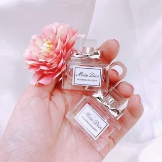 Nước hoa Miss Dior Absolutely blooming - Mini 5ml ᴘʜᴀɴᴅɪᴇᴍᴍʏ997 Ⓡ