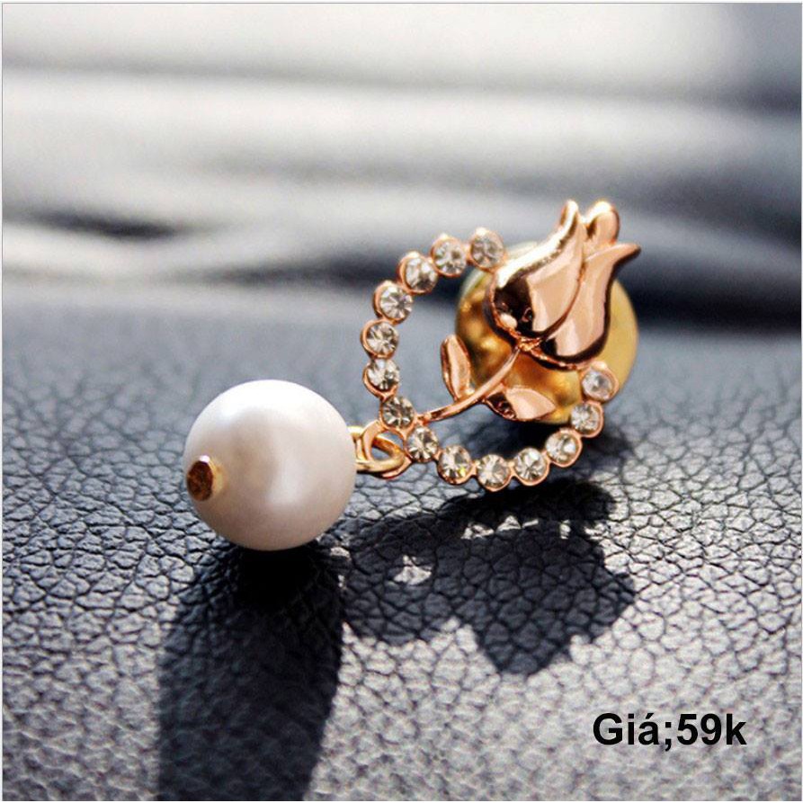 Madam Dzi - Cài áo hoa hồng