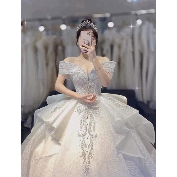 Váy cưới trễ vai sang chảnh