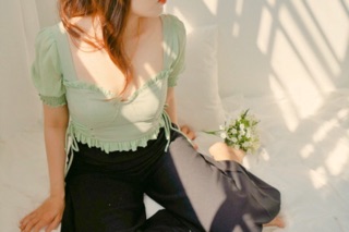 Áo kiểu tay phồng dáng ngắn croptop