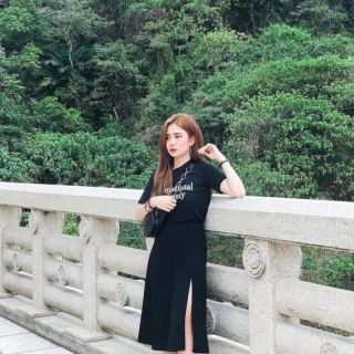 Chân váy chữ A xẻ đùi