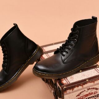 Giày Dr. Marten cao cổ da bò đen trơn