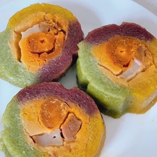 Bánh tét 3 màu nhân thịt, trứng muối