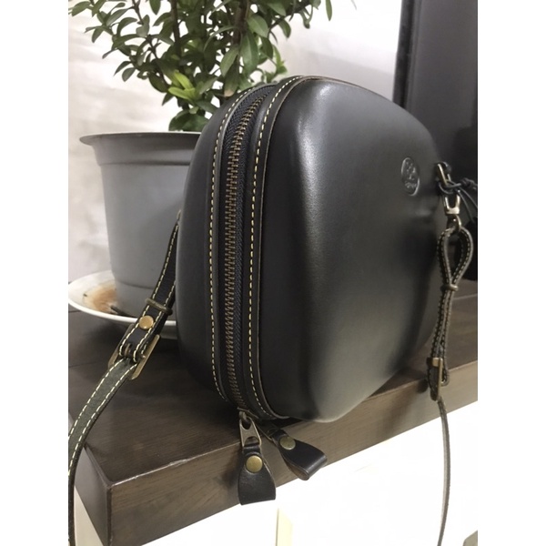 Túi đeo chéo da thật Big Prosperity - hàng trưng bày