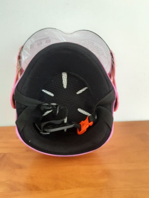 Mũ bảo hiểm trẻ con màu hồng đậm