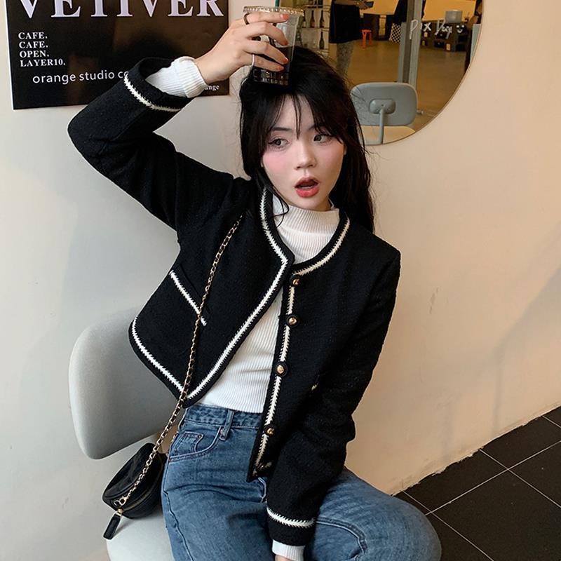 Áo khoác ngắn màu đen phong cách Hàn Quốc cho nữ