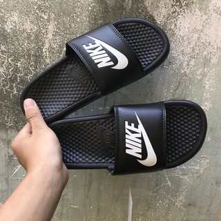 dép nike quai ngang màu đen chữ trắng nam nữ