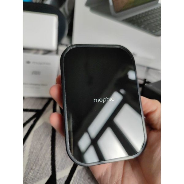 Sạc không dây Mophie 7.5W stand đế đứng chuẩn Qi cho iPhone Airpod Samsung Android