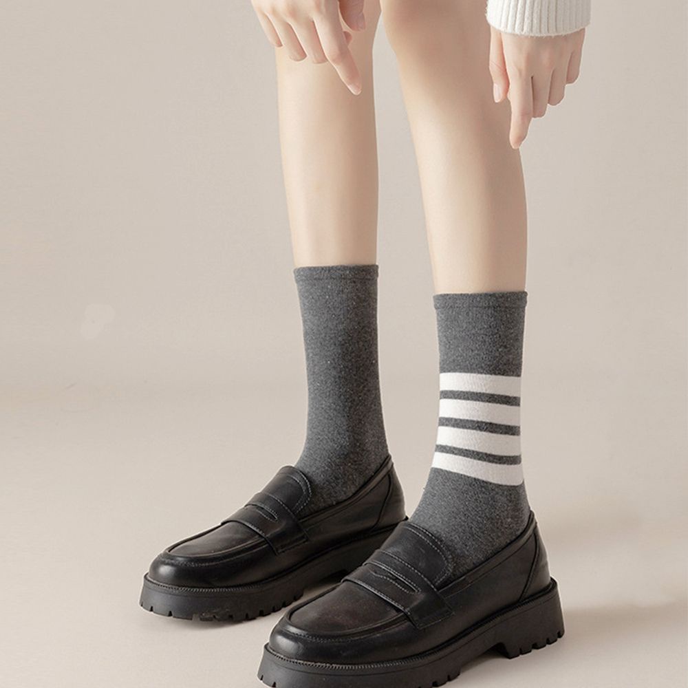 Tất cotton cổ vừa họa tiết kẻ sọc màu trơn phong cách Hàn Quốc thời trang cho nữ